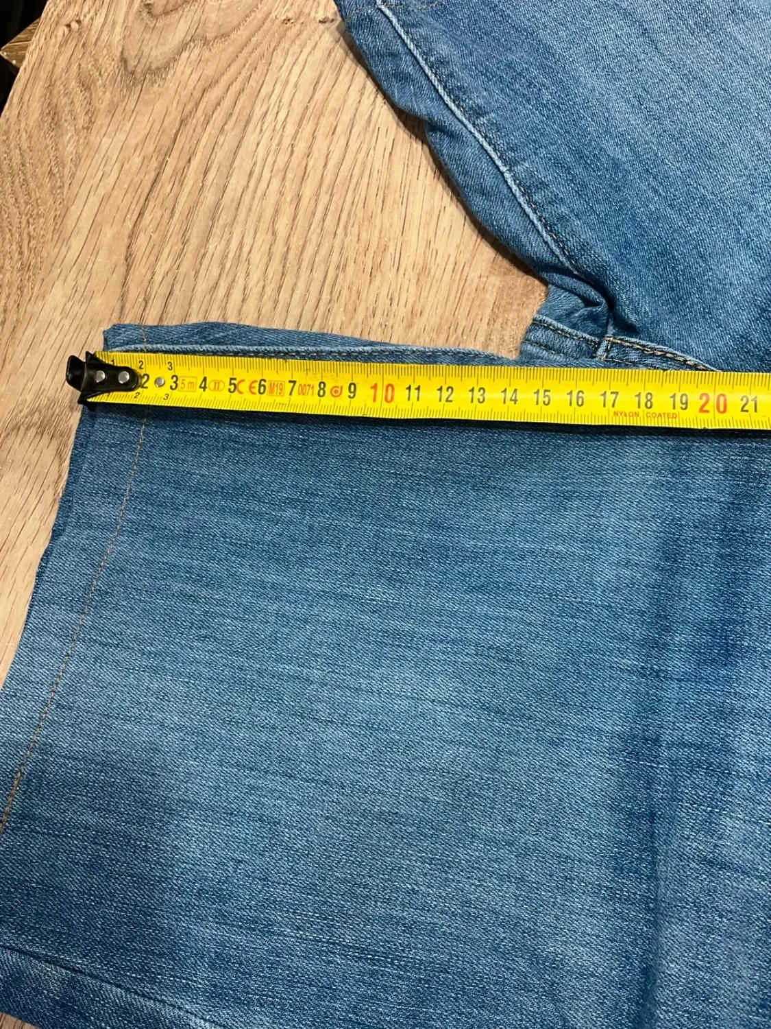 Short Levi's Mid Rise Capri Taille 6 W28 Vintage Bleu Slv 024 – photo 16